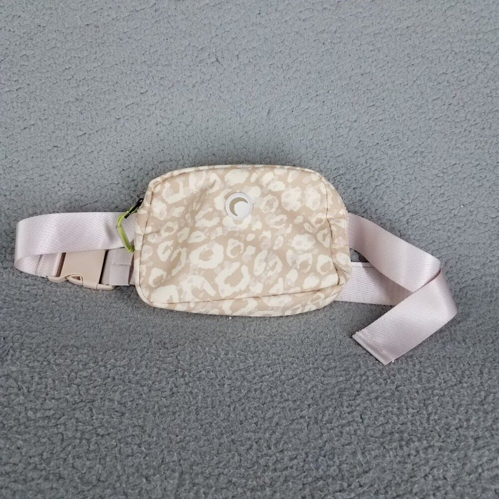 Zyia Active Crossbody Bag Beige Hiking Walking Fanny Pack Travel Casual Zip